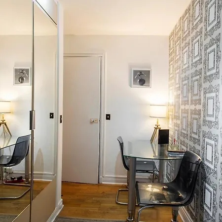 Marais Nest Apartman *
